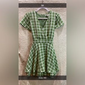 Green dress that ties. Size Xs. Asking $8.00